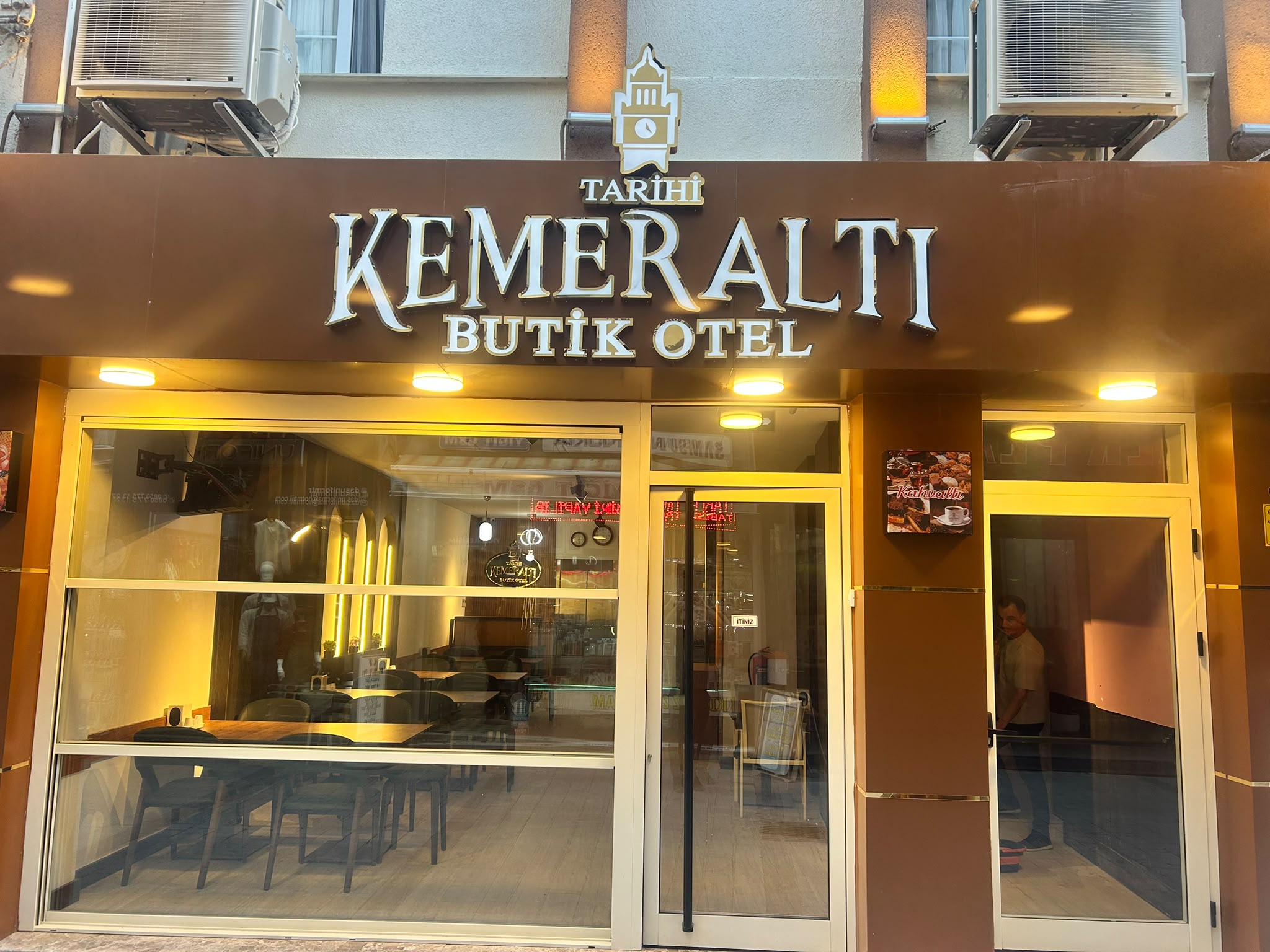 İzmir Tarihi Kemeraltı Butik Otel Giriş Cephesi